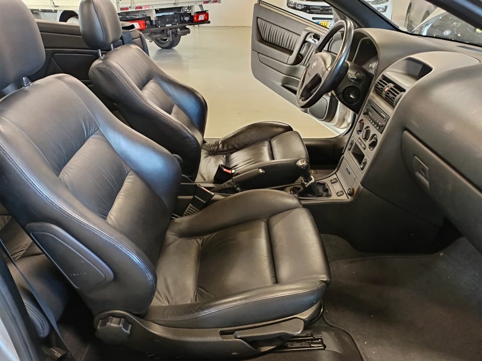 Opel Astra 1,8 16V Bertone Cabriolet 2d