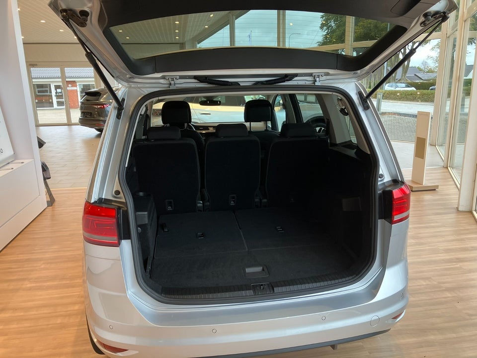 VW Touran 1,6 TDi 115 IQ.Drive DSG 7prs 5d