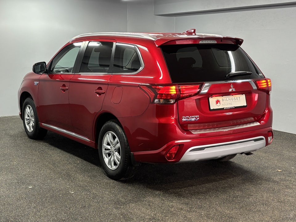Mitsubishi Outlander 2,4 PHEV Invite+ CVT 4WD 5d