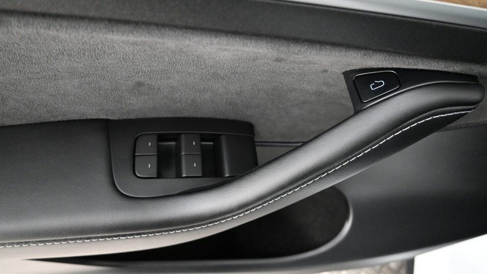 Tesla Model Y Long Range AWD 5d