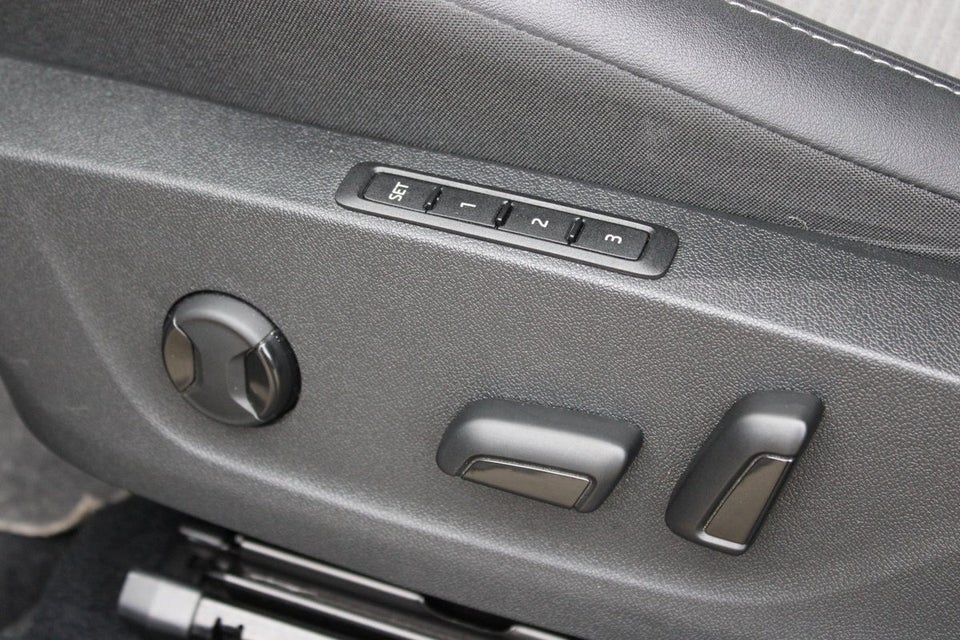 Skoda Enyaq 60 iV Loft 5d