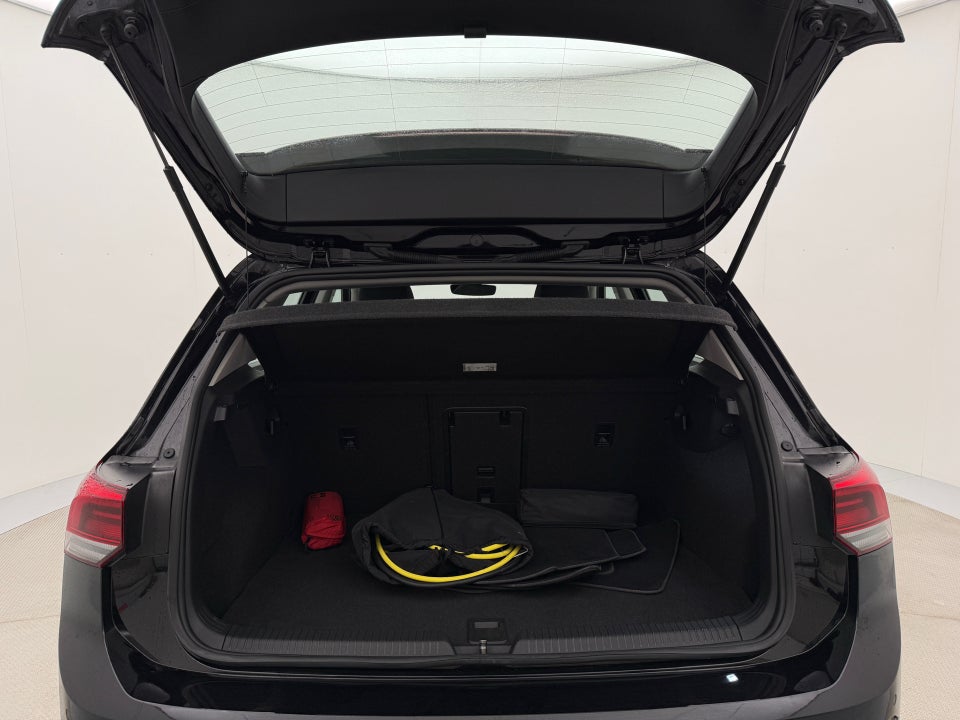 VW Golf VIII 1,4 eHybrid DSG 5d