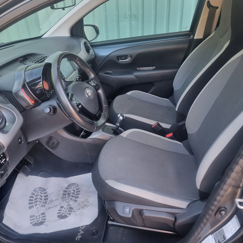 Toyota Aygo 1,0 VVT-i x-play x-shift 5d