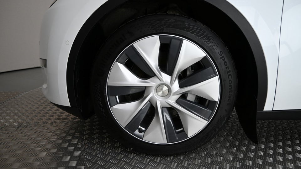 Tesla Model Y Long Range AWD 5d