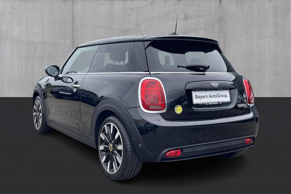 MINI Cooper SE Essential 3d