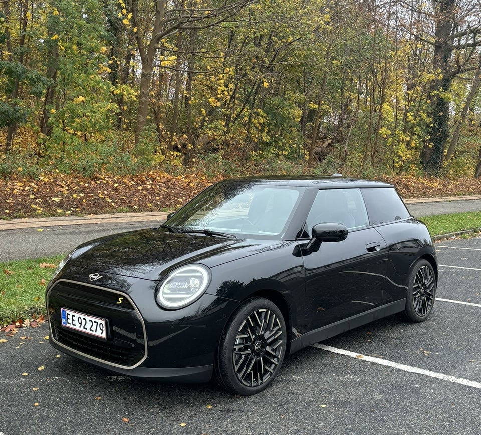 MINI Cooper SE Favoured Trim M 3d