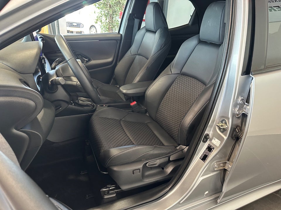 Toyota Yaris 1,5 Hybrid Executive e-CVT 5d