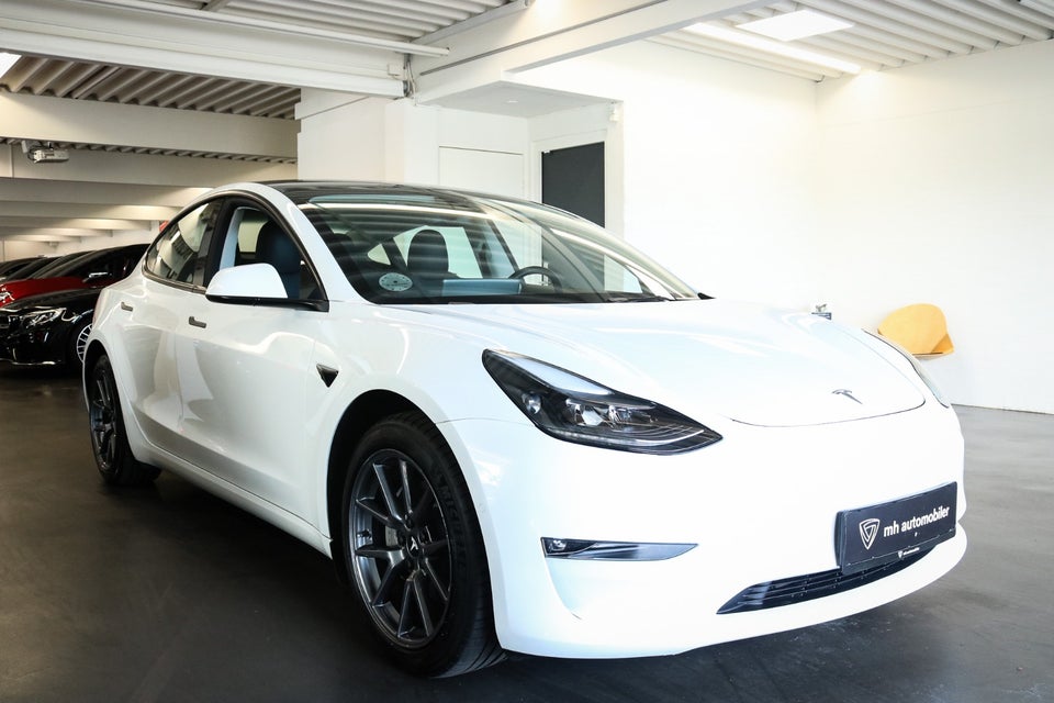 Tesla Model 3 Long Range AWD 4d