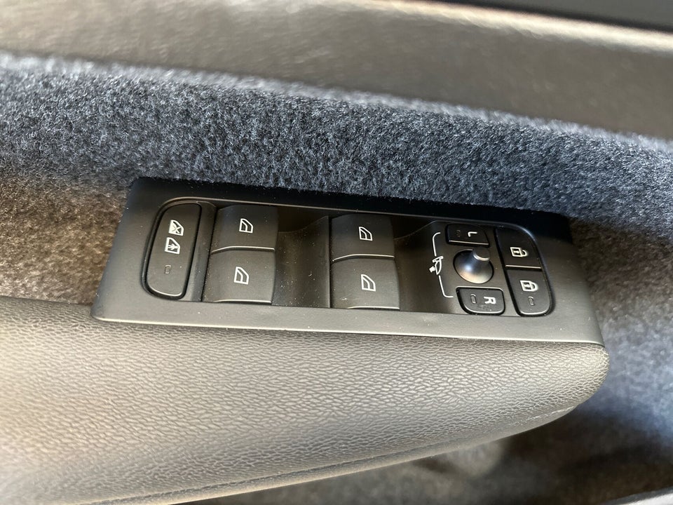 Volvo XC40 ReCharge Extended Range Core 5d