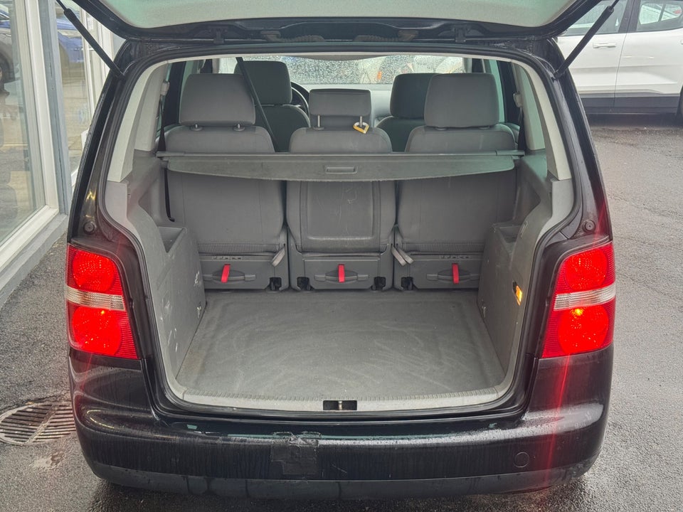 VW Touran 2,0 TDi 140 Trendline 5d