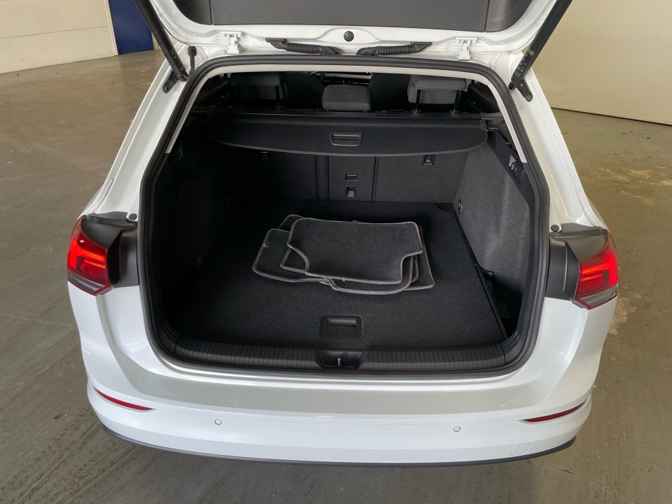 VW Golf VIII 1,5 eTSi 130 Life Variant DSG 5d