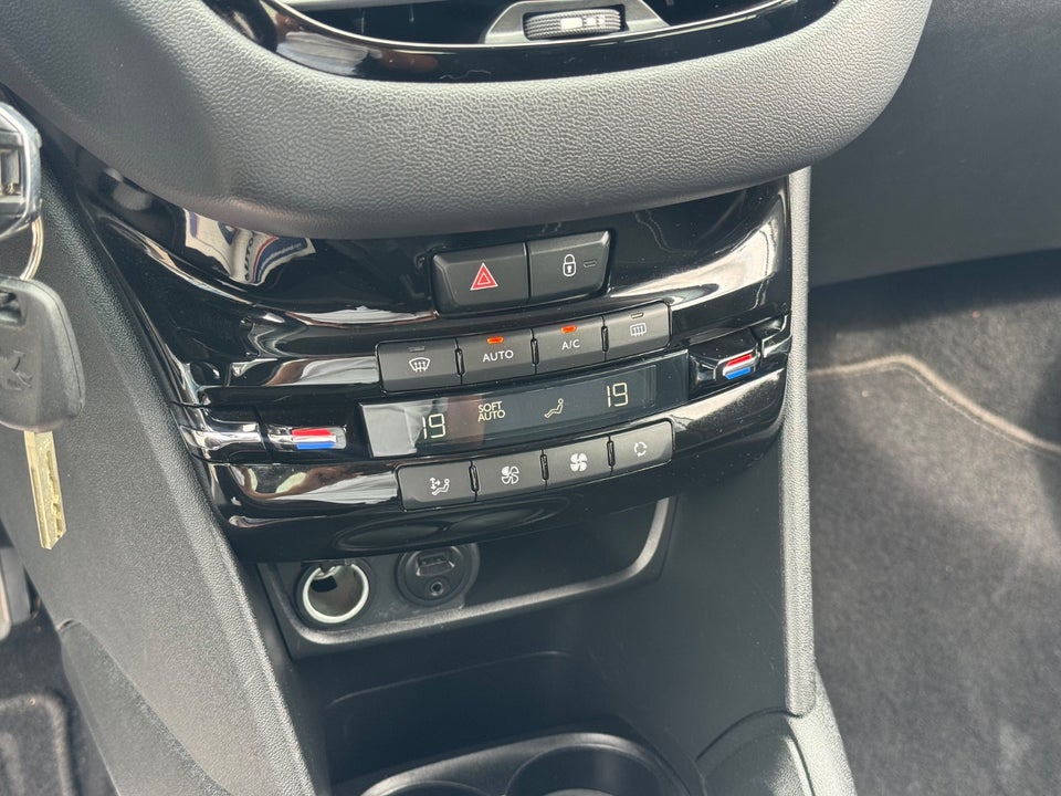 Peugeot 208 1,6 BlueHDi 100 Envy 5d