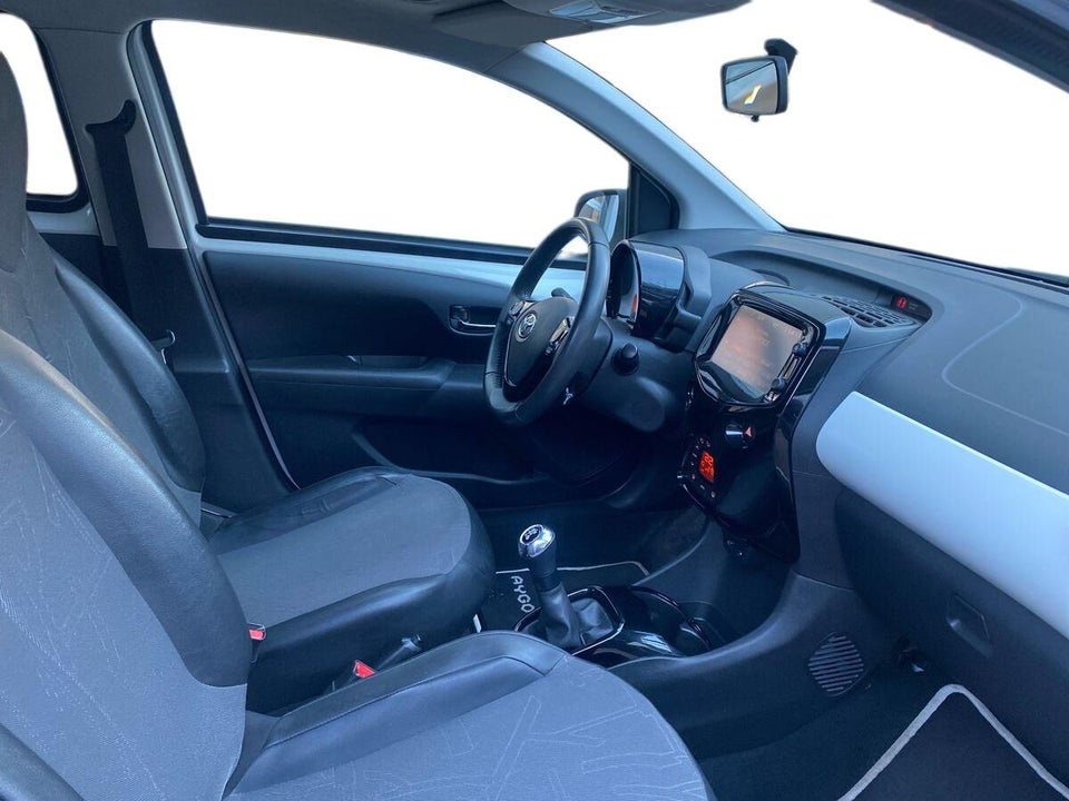 Toyota Aygo 1,0 VVT-i x-wave 5d