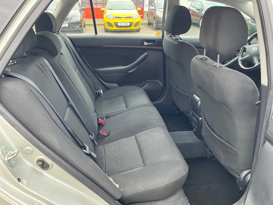 Toyota Avensis 1,8 VVT-i Sol stc. 5d