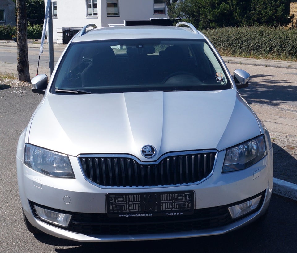 Skoda Octavia 2,0 TDi 150 Elegance Combi DSG 5d