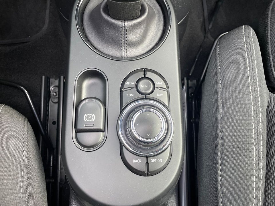 MINI Cooper SE Essential 3d