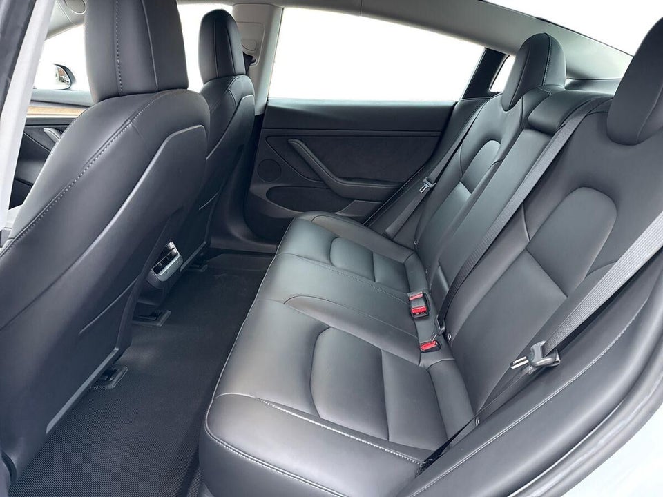 Tesla Model 3 Standard Range+ RWD 4d