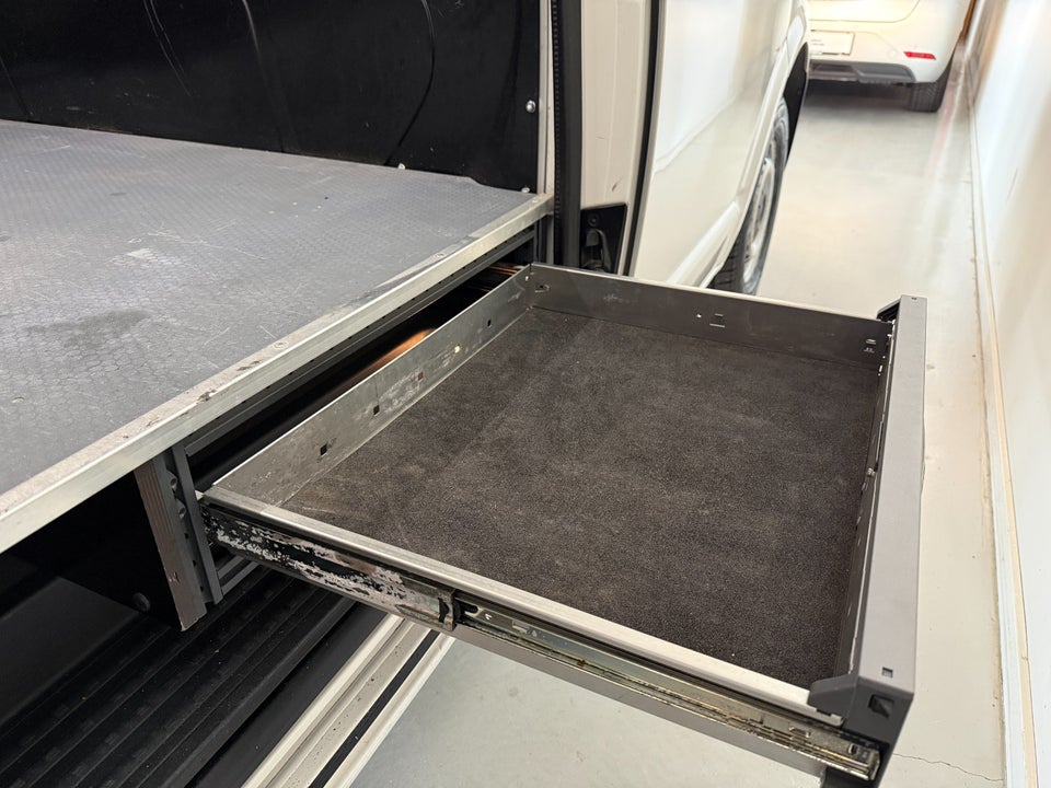 VW Transporter 2,0 TDi 102 Kassevogn kort