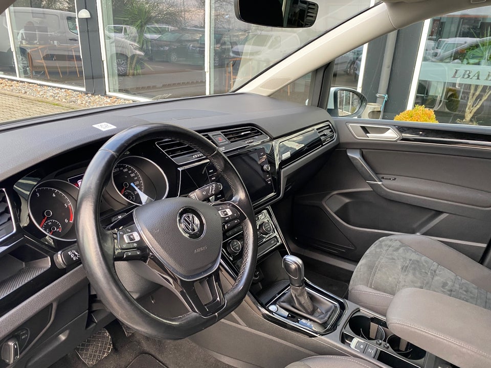 VW Touran 2,0 TDi 150 Highline+ DSG Van 5d