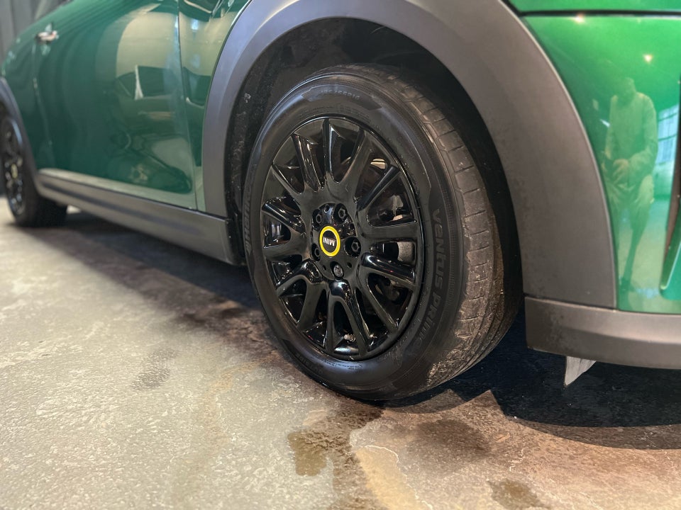 MINI Cooper SE Classic Trim 3d