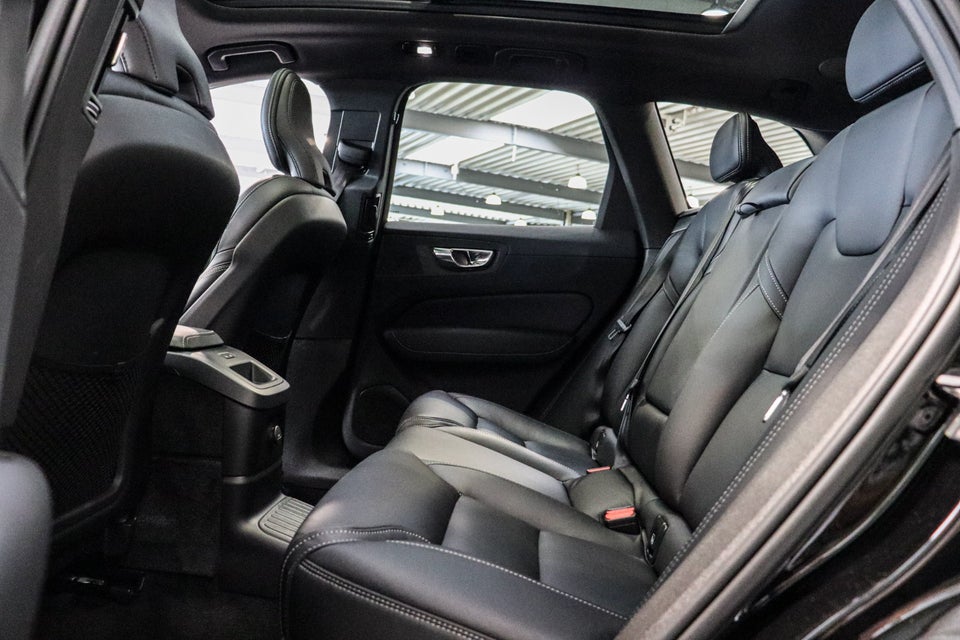 Volvo XC60 2,0 T8 ReCharge R-Design aut. AWD 5d