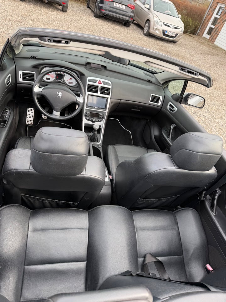 Peugeot 307 2,0 16V CC 2d