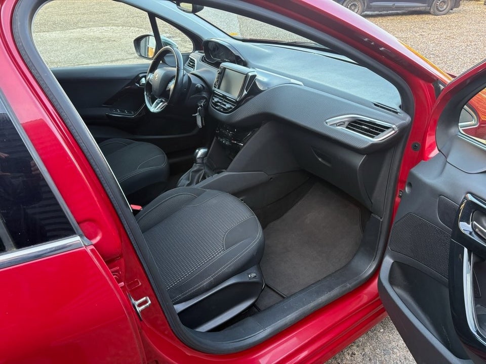 Peugeot 208 1,6 BlueHDi 100 Allure Sky 5d