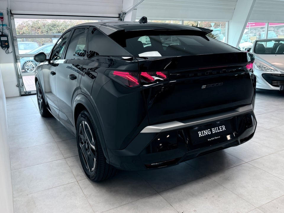 Peugeot e-3008 77 GT Pack 5d