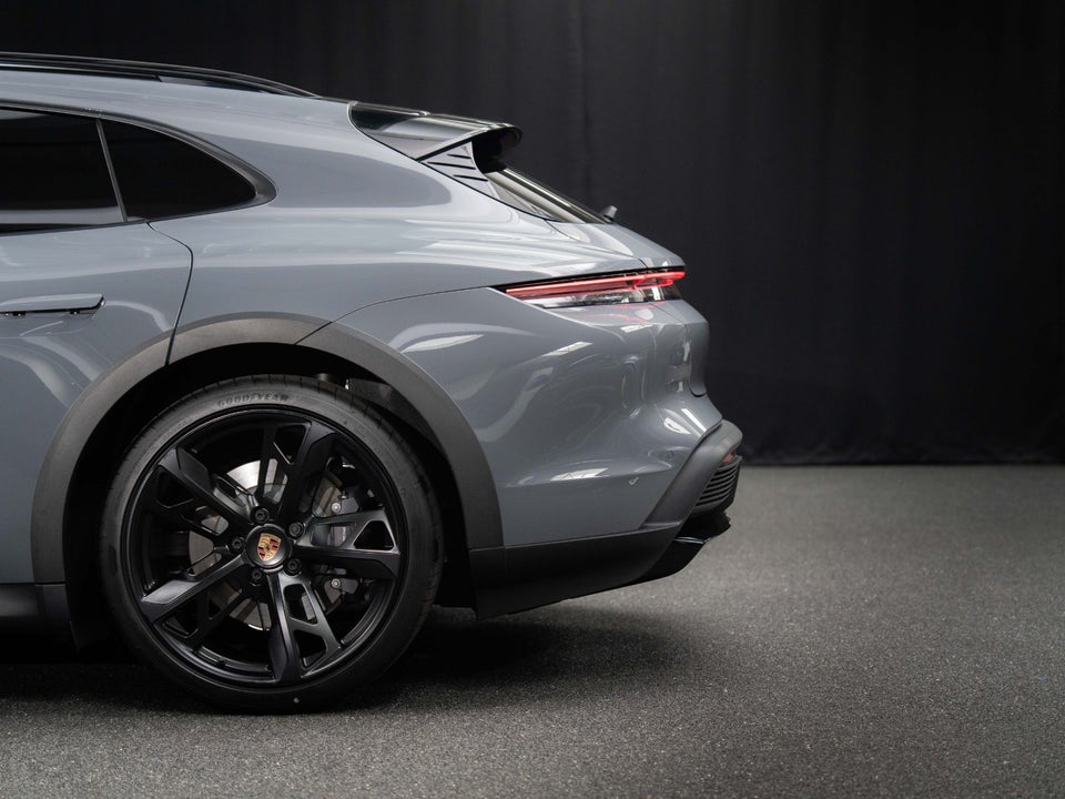 Porsche Taycan 4 Performance+ Cross Turismo 5d
