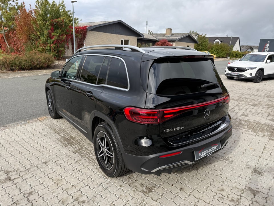 Mercedes EQB250+ AMG Line 5d