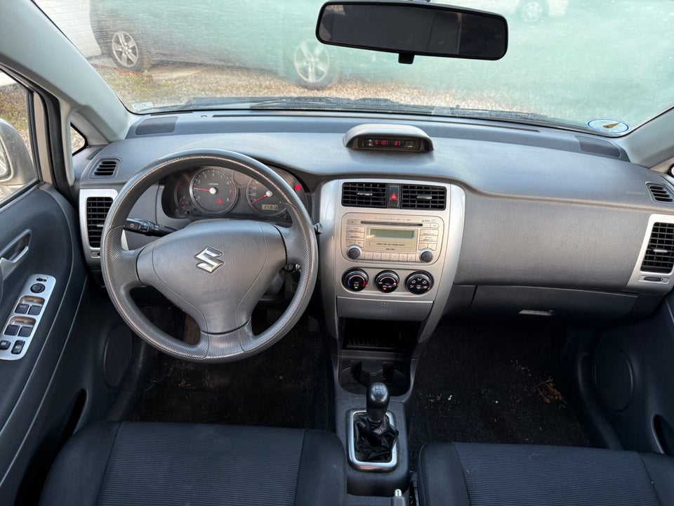 Suzuki Liana 1,6 Breeze 5d