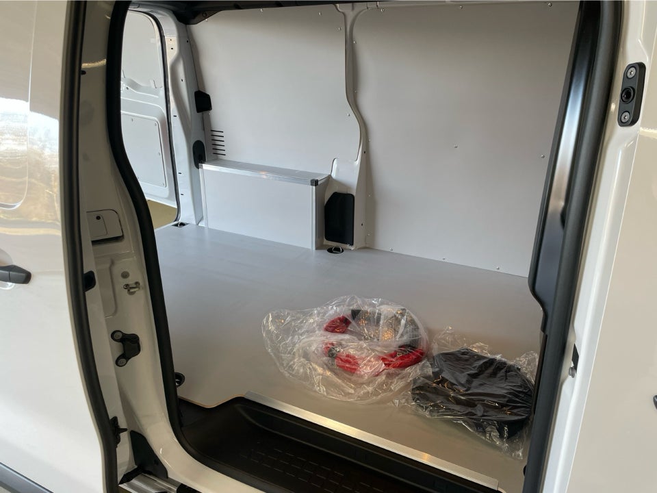 Peugeot e-Expert 75 L2 Premium Van