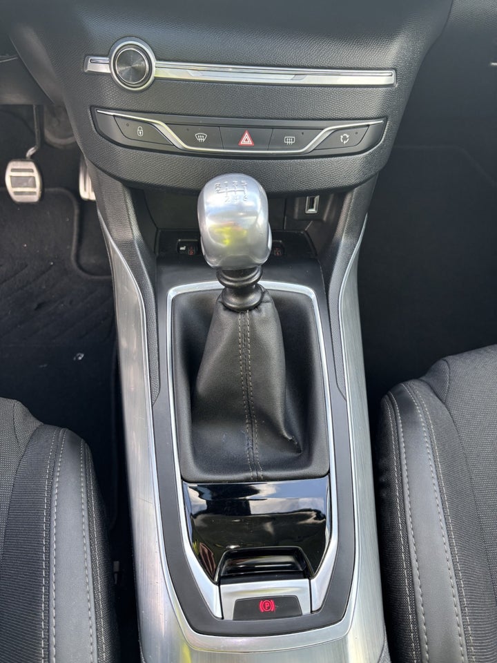 Peugeot 308 1,2 PureTech 130 Selection Sky SW 5d