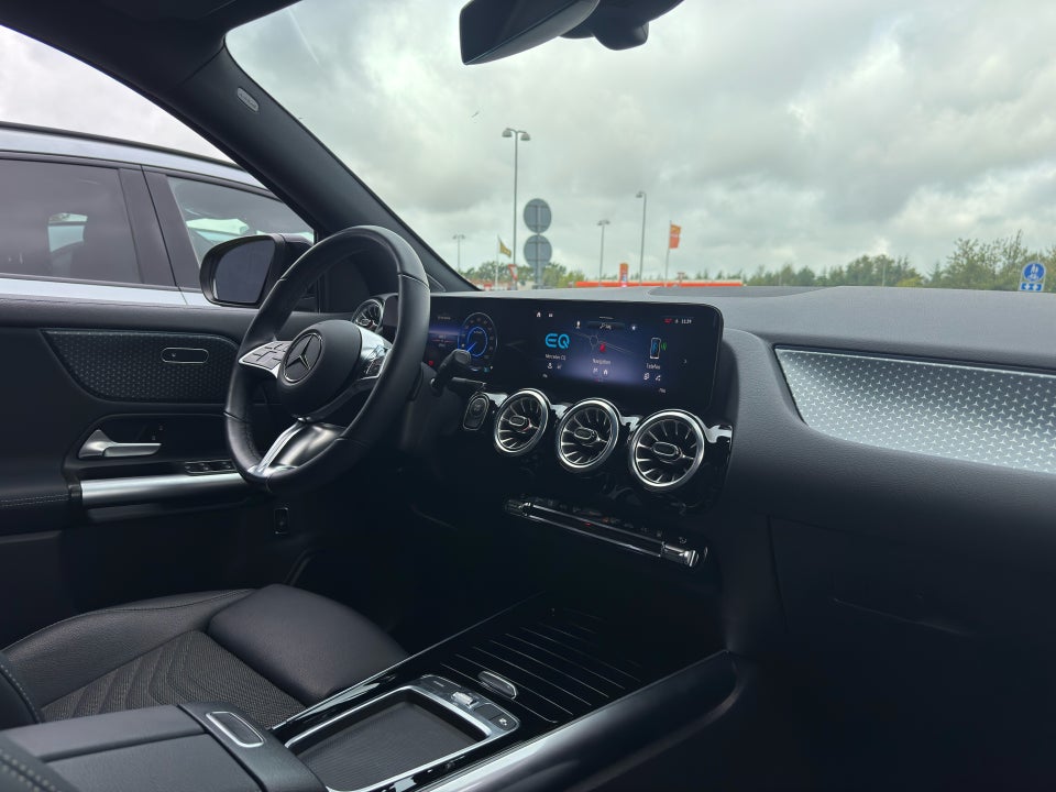 Mercedes EQA300 Progressive 4Matic 5d