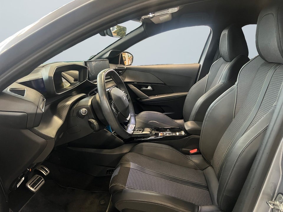 Peugeot e-208 50 GT 5d