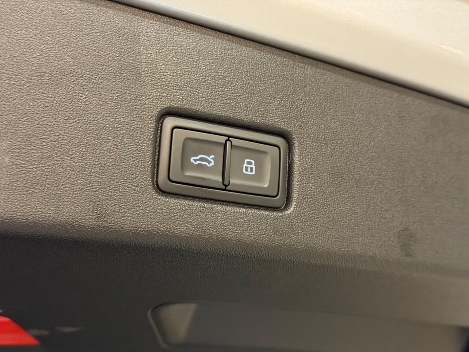 Audi Q4 e-tron 40 S-line 5d