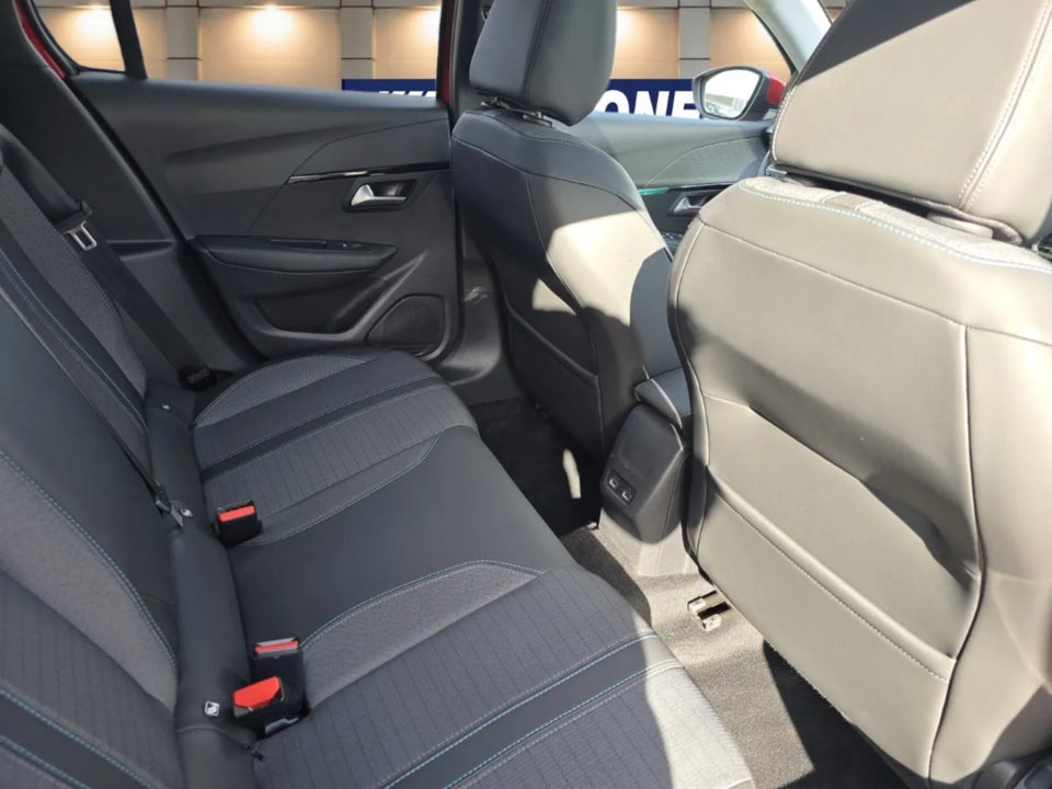 Peugeot 208 1,2 PureTech 100 Allure Sky 5d