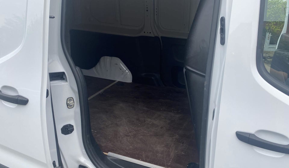 Toyota ProAce City 1,5 D 102 Long Comfort 5d