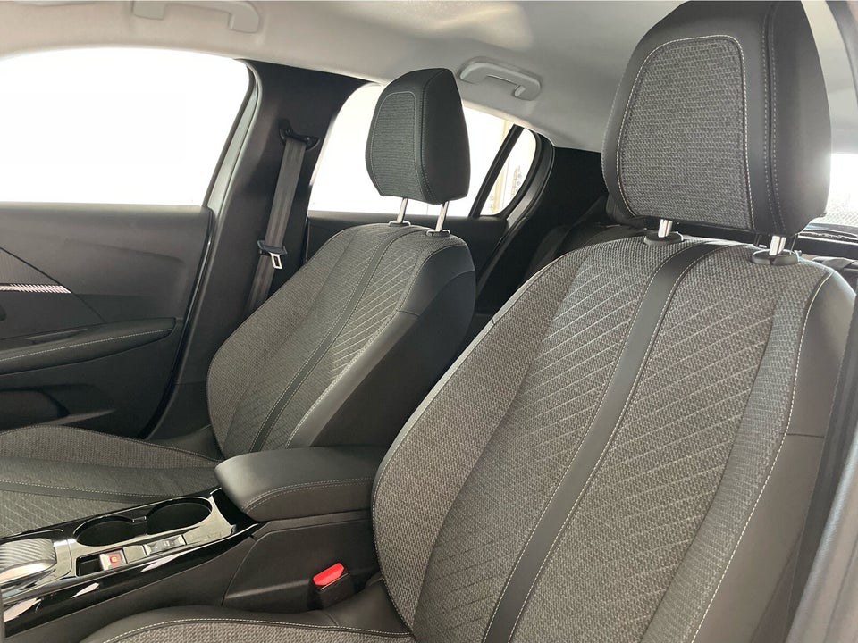 Peugeot 208 1,2 PureTech 100 Allure+ EAT8 5d