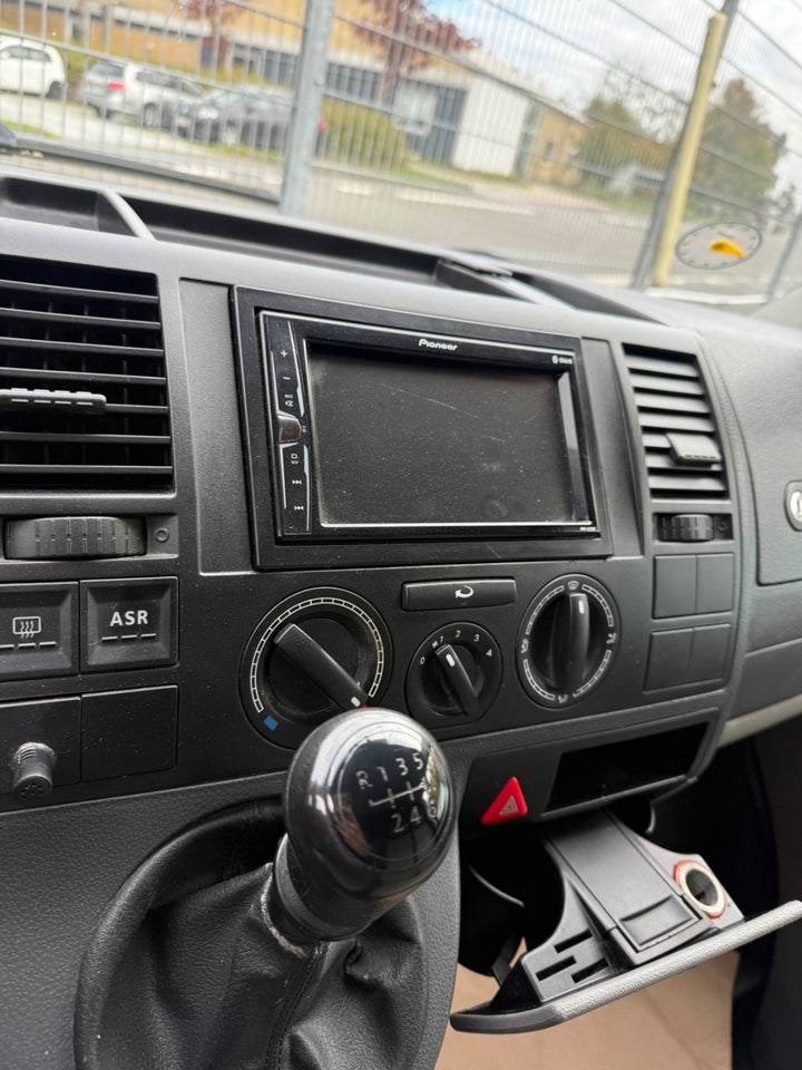 VW Transporter 2,5 TDi 130 kort 5d