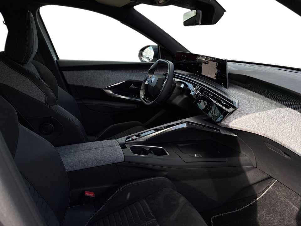 Peugeot e-3008 77 GT Pack 5d