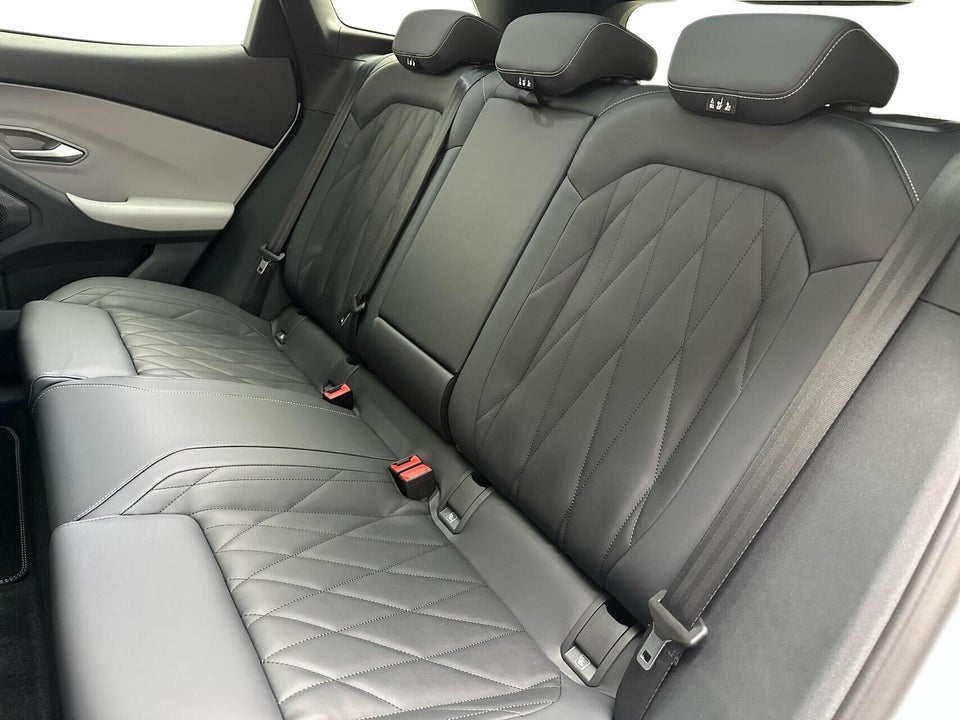 Ford Explorer 82 Premium Extended Range 5d