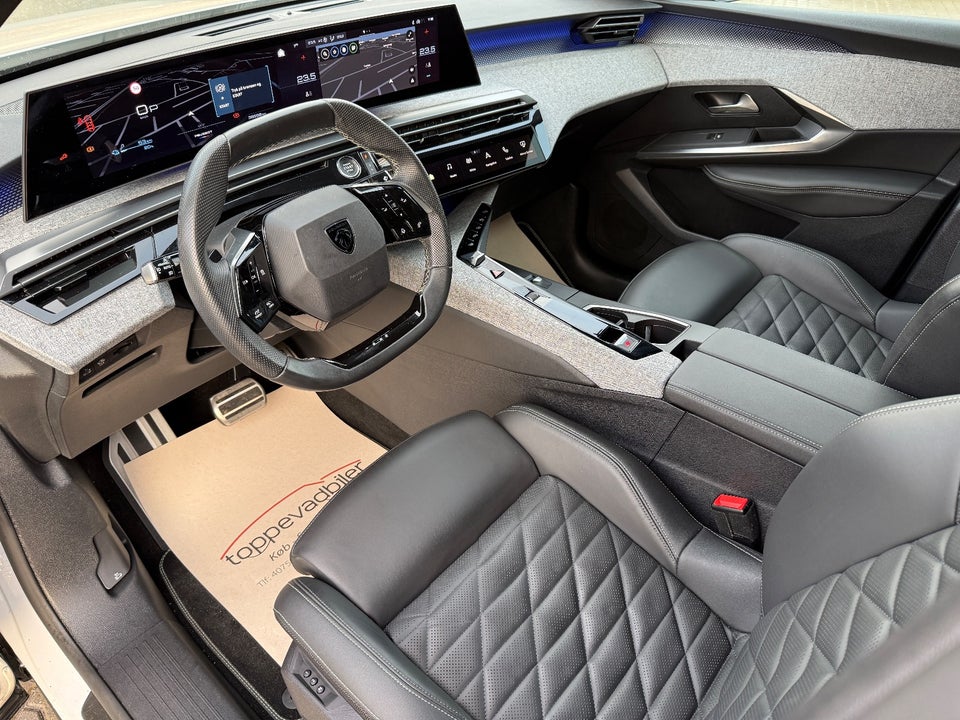 Peugeot e-3008 77 GT Pack 5d