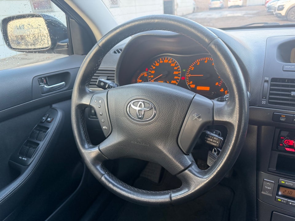 Toyota Avensis 1,8 VVT-i Sol stc. 5d