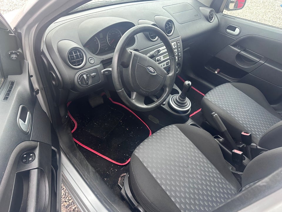 Ford Fiesta 1,4 Ghia aut. 5d