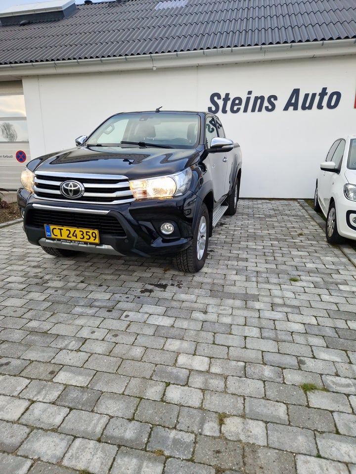 Toyota HiLux 2,4 D-4D 150 T3 Ex.Kab 4x4 4d