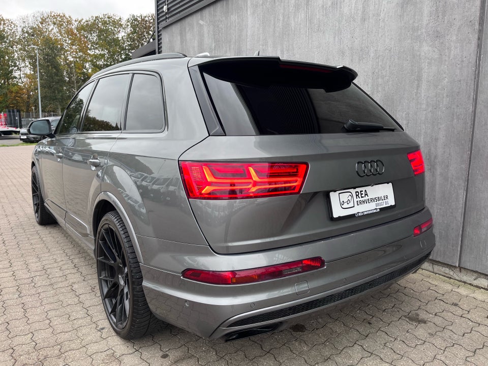 Audi Q7 3,0 TDi 272 S-line quattro Tiptr. 5d