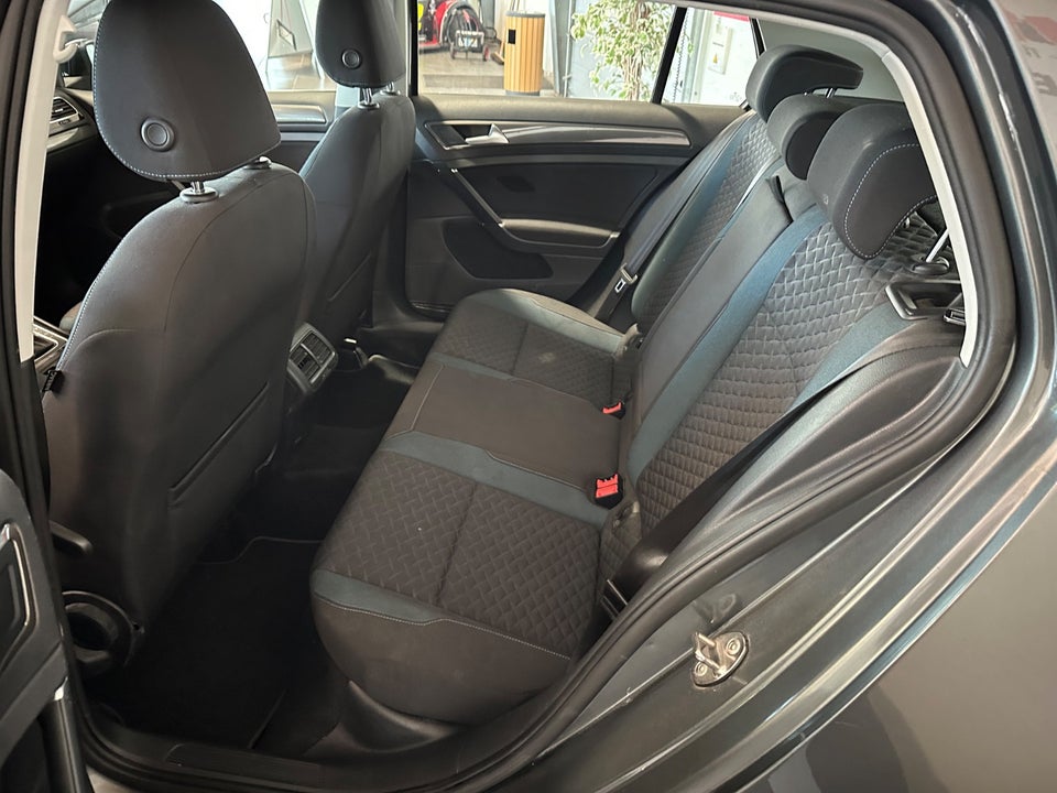 VW Golf VII 1,6 TDi 115 IQ.Drive DSG 5d