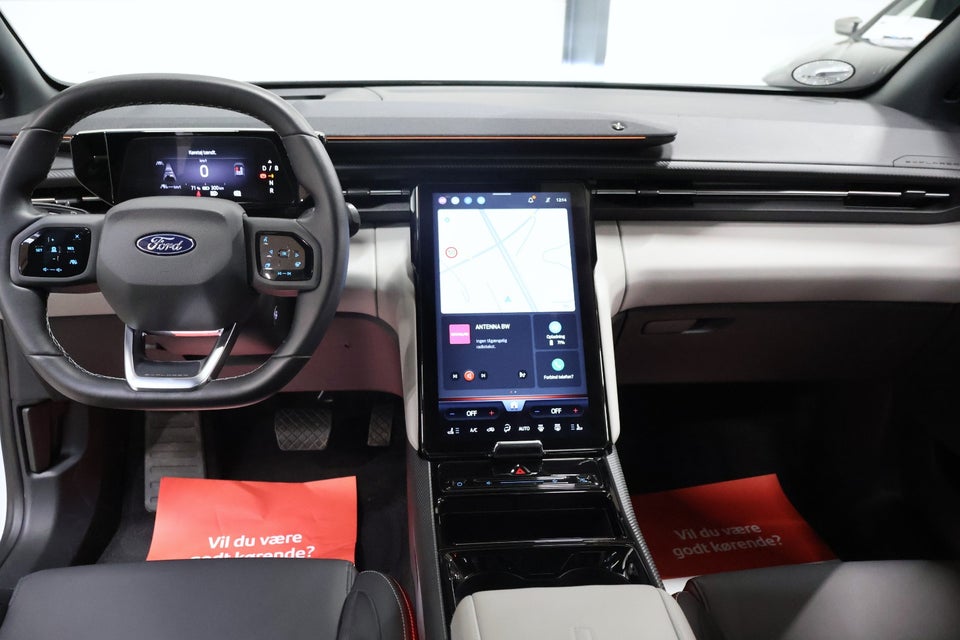 Ford Explorer 82 Premium Extended Range 5d