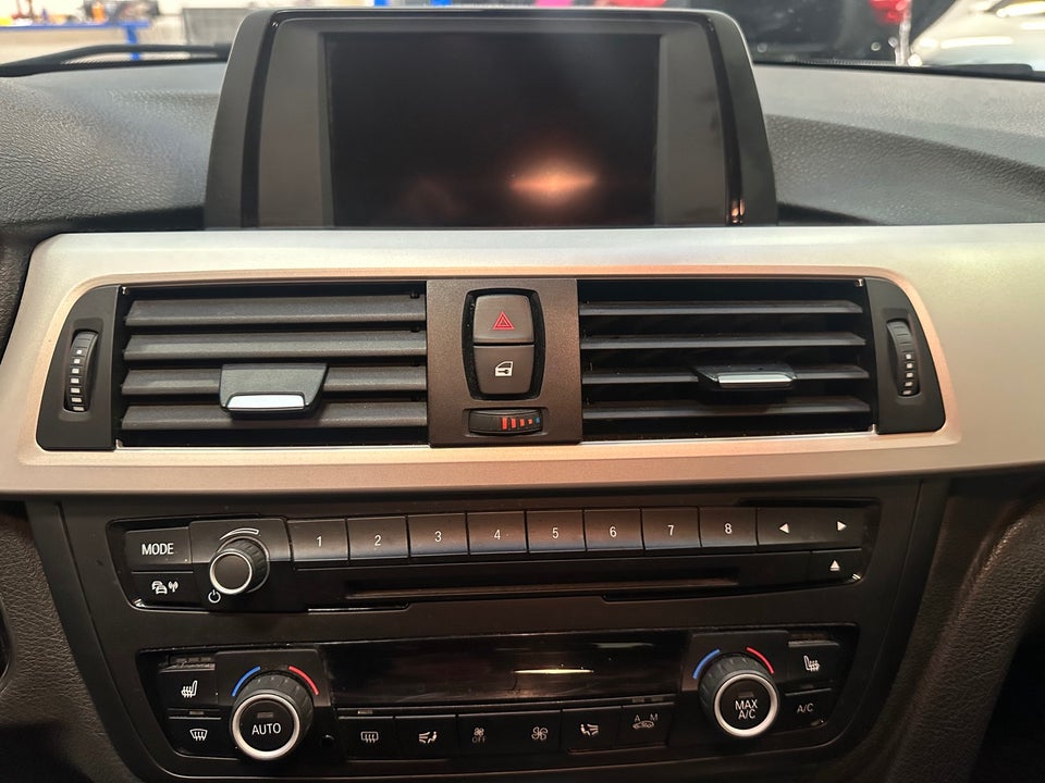 BMW 320d 2,0 Touring aut. 5d